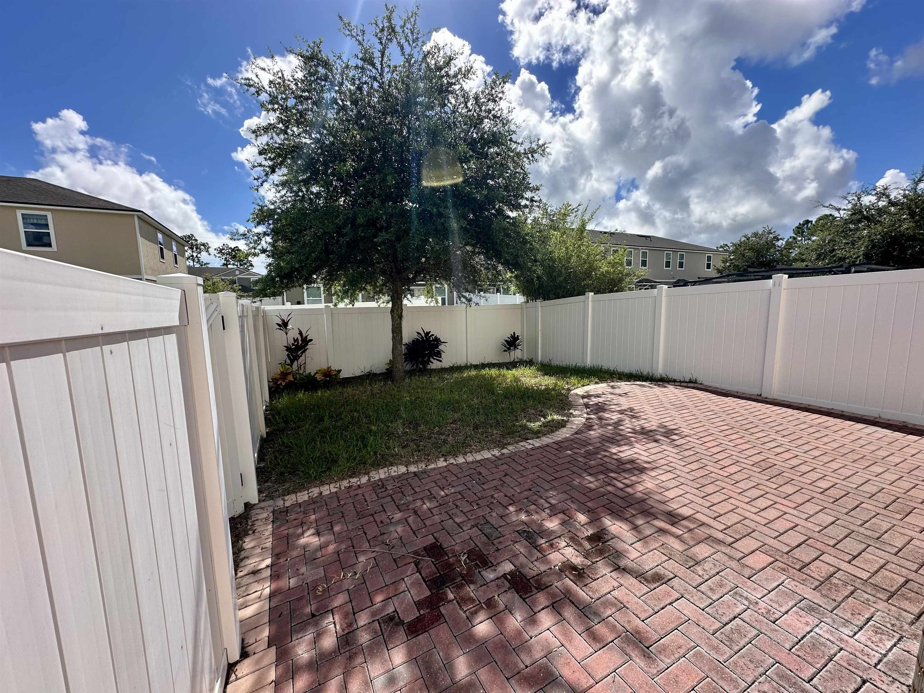 55 Buckley Court St. Augustine, FL 32086 - Photo 3 of 22 a backyard of a house with lots of green space