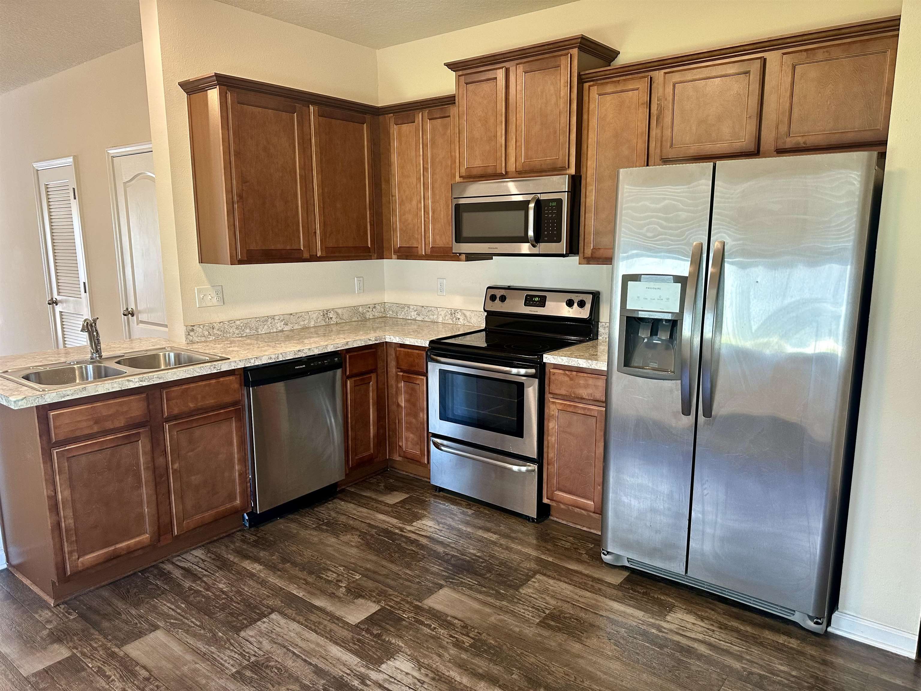 55 Buckley Court St. Augustine, FL 32086 - Photo 4 of 22 a kitchen with granite countertop a refrigerator sink and microwave