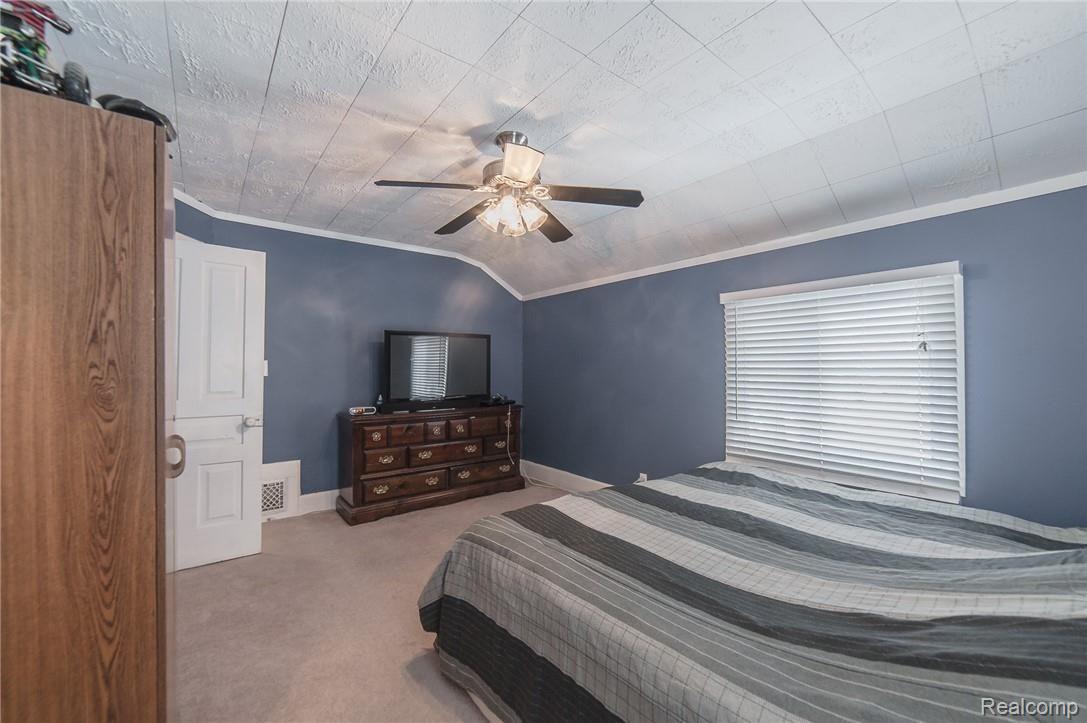 2193 South Long Lake Road Fenton, MI 48430 - Photo 28 of 62 2193 S Long Lake-30.jpg
