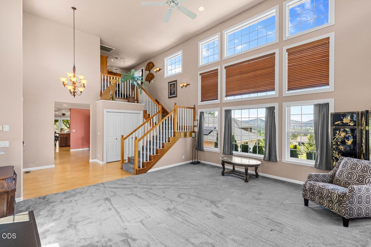 1583 Panoramic Loop Grants Pass, OR 97527 - Photo 3 of 54 Gallery Image 3