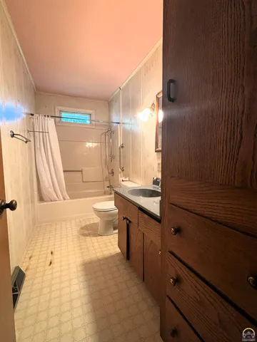 $220,000 | 817 Wilson Street, Burlington, KS 66839