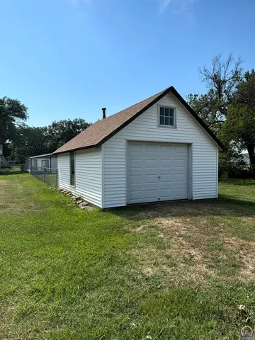 $220,000 | 817 Wilson Street, Burlington, KS 66839