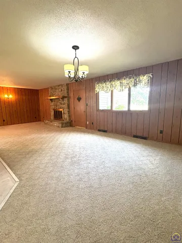 $220,000 | 817 Wilson Street, Burlington, KS 66839