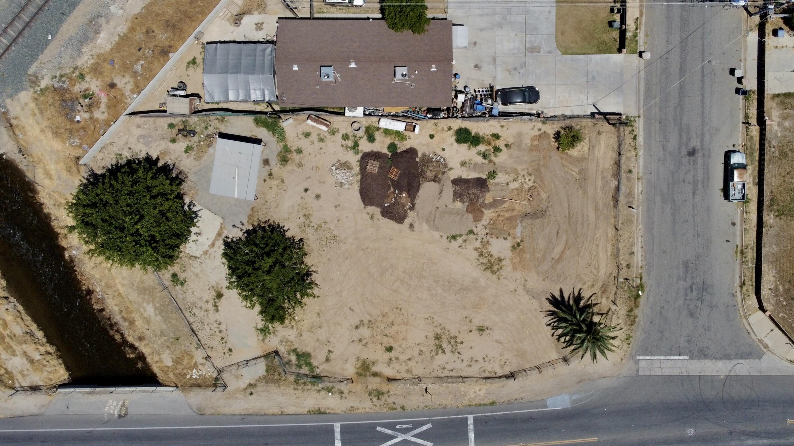 326 Wilson Road Bakersfield, CA 93307 - Photo 17 of 26 an aerial view of residential houses with outdoor space