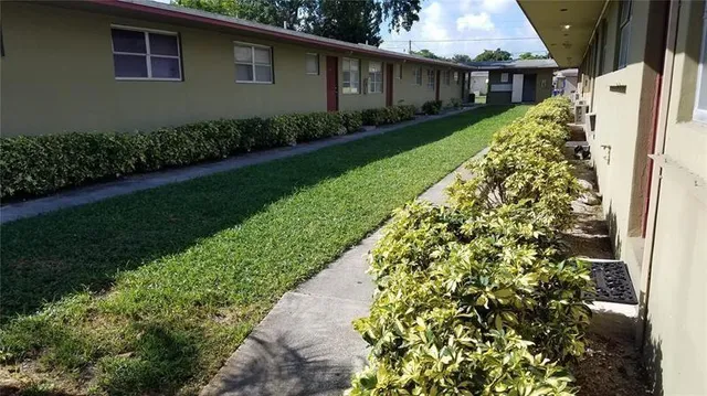 $2,000 | 2734 Fillmore Street, Unit 3E, Hollywood, FL 33020