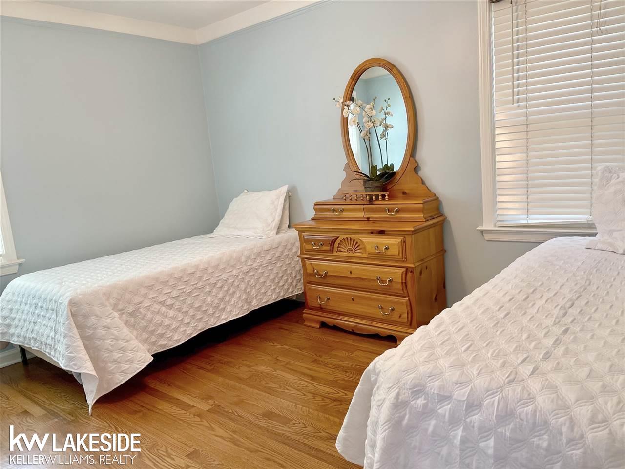 1833 Hampton Road Grosse Pointe, MI 48236 - Photo 23 of 45