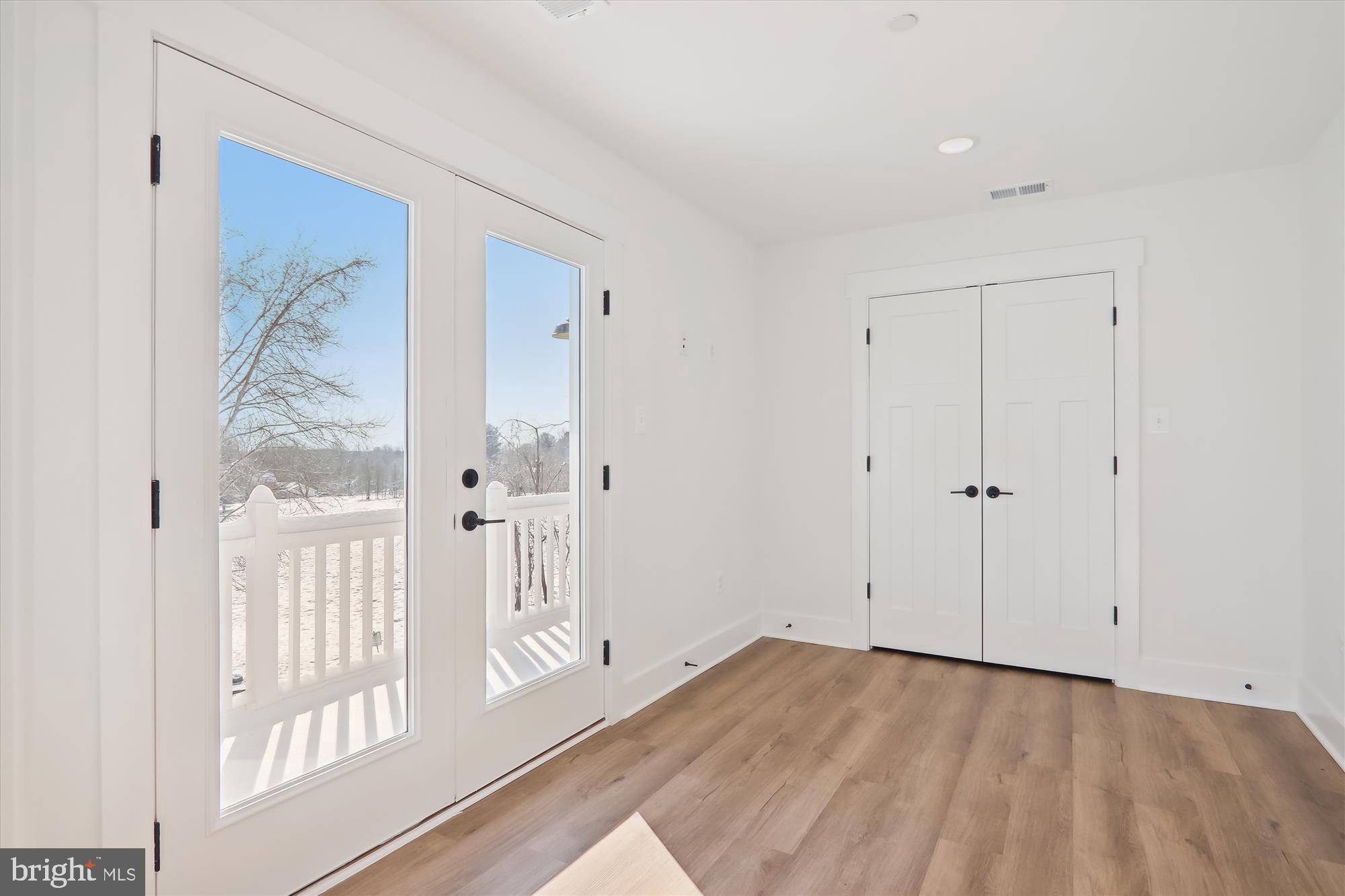 14116 Seneca Road Gaithersburg, MD 20878 - Photo 36 of 59 Sitting Room