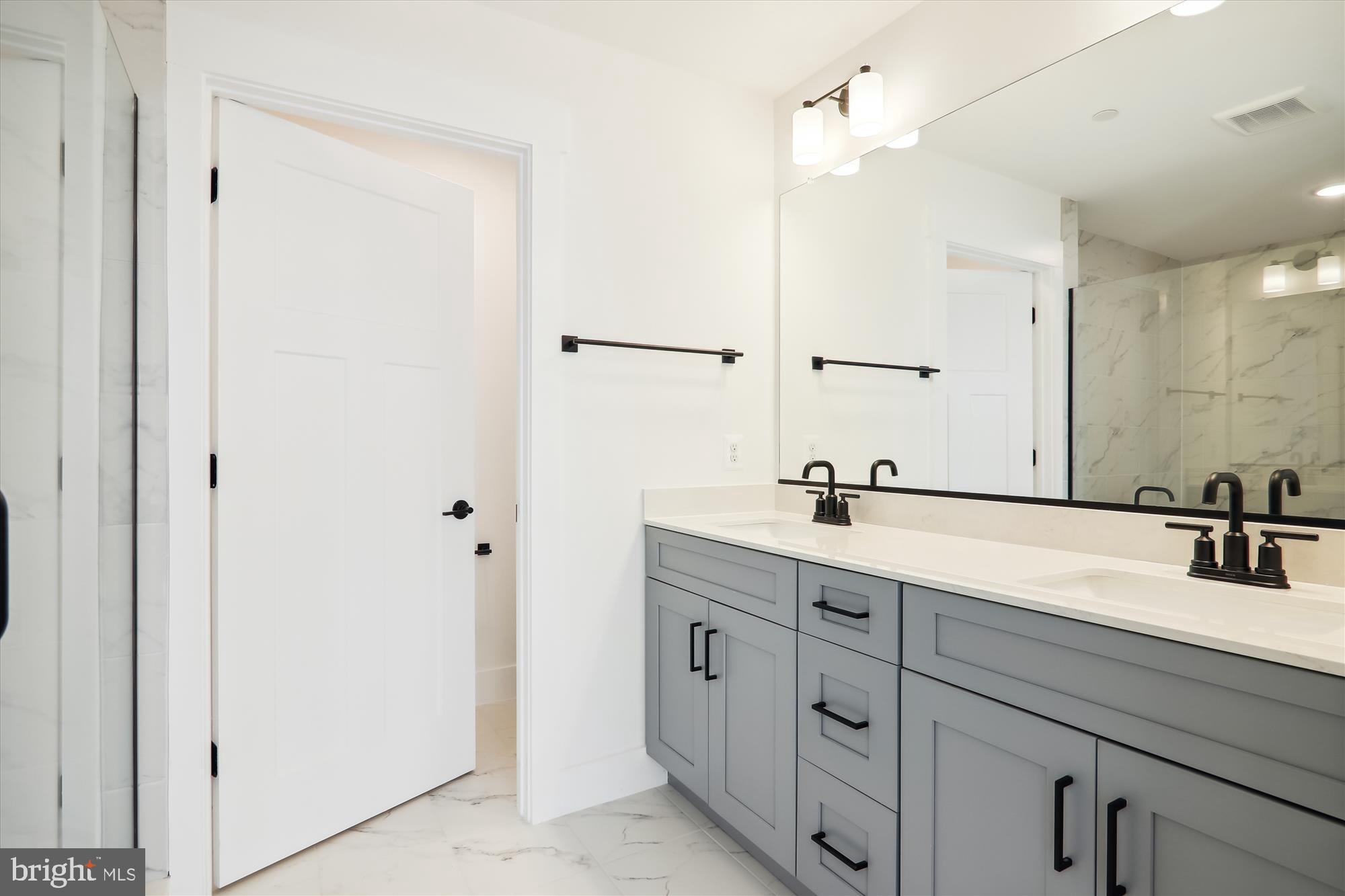 14116 Seneca Road Gaithersburg, MD 20878 - Photo 39 of 59 Primary Bath