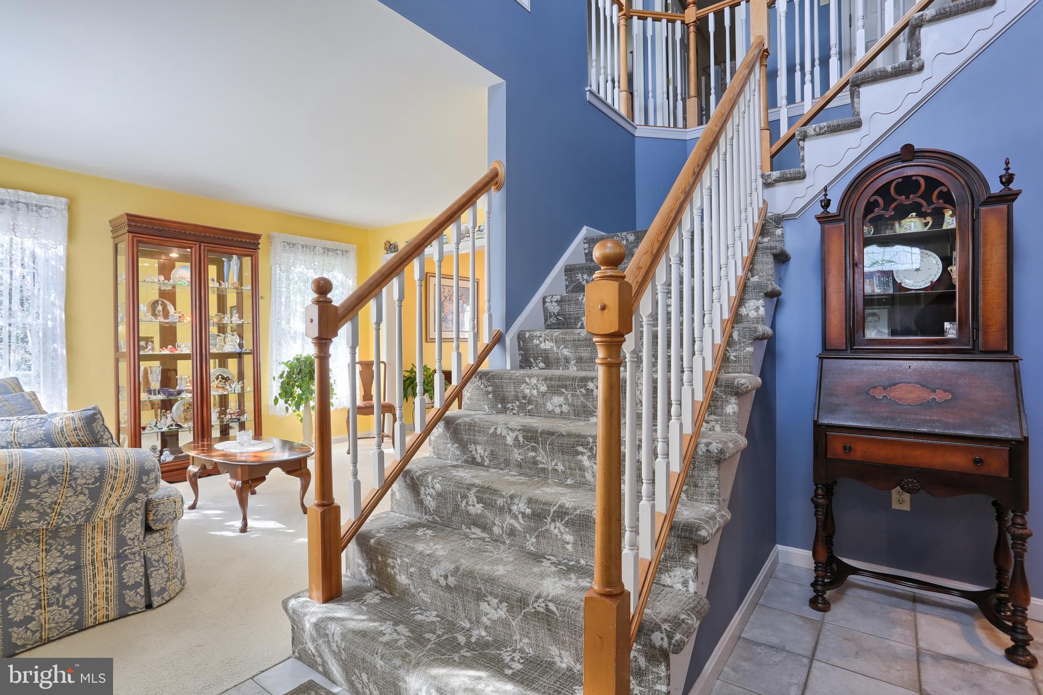 443 Old Farm Road Palmyra, PA 17078 - Photo 7 of 37 Open Staircase - 2 story Foyer