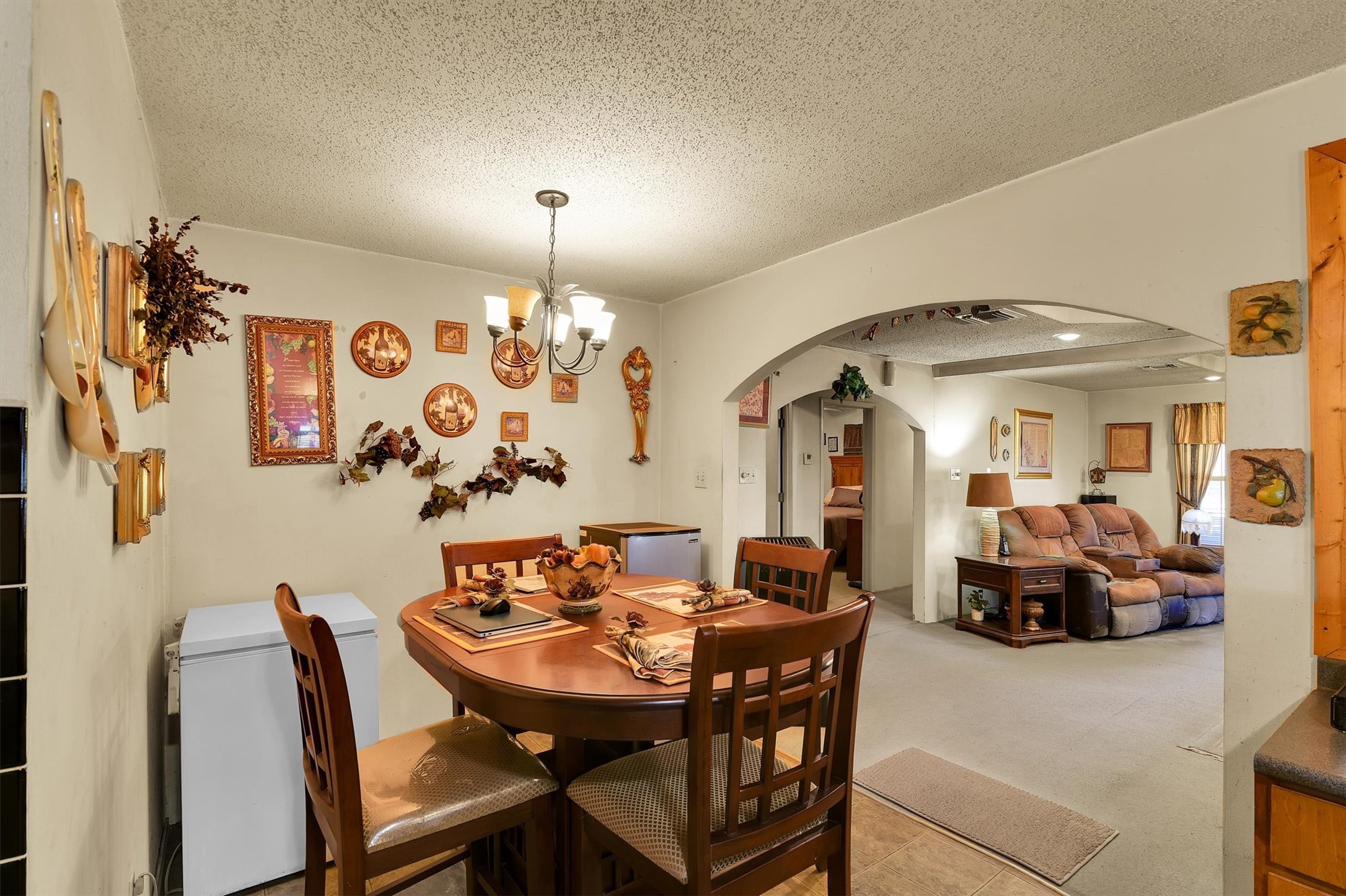 959 Walker Loop Huntsville, TX 77340 - Photo 5 of 39 Kitchen dining combo