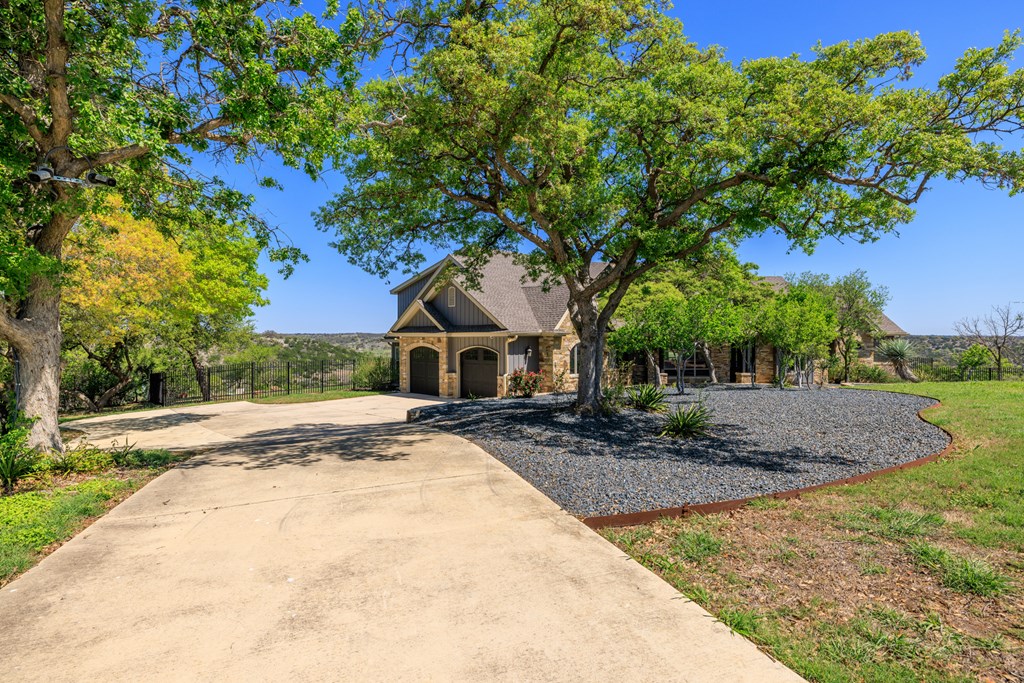 203 Flight Path Fredericksburg, TX 78624 - Photo 3 of 37