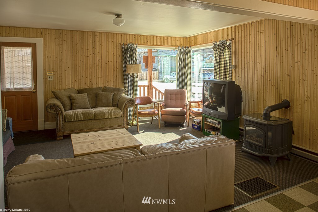 127 Riverside Avenue Winthrop, WA 98862 - Photo 4 of 19 Gallery Image 4