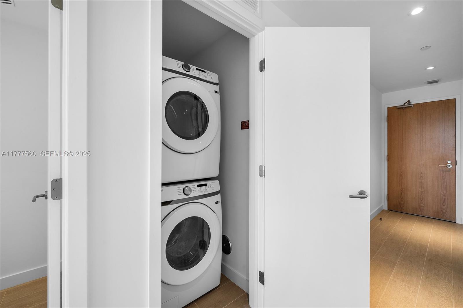 500 Alton Road, Unit 801 Miami Beach, FL 33139 - Photo 34 of 36 a utility room with dryer and washer