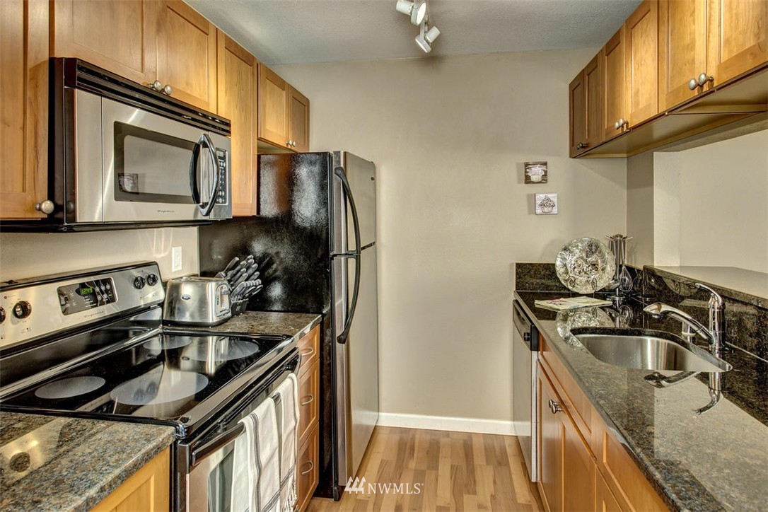 10830 Northeast 148th Lane Bothell, WA 98011 - Photo 3 of 18