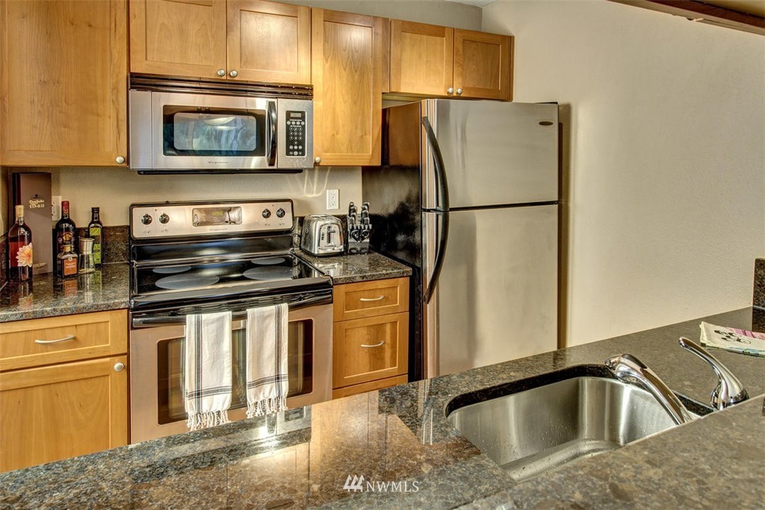 10830 Northeast 148th Lane Bothell, WA 98011 - Photo 4 of 18