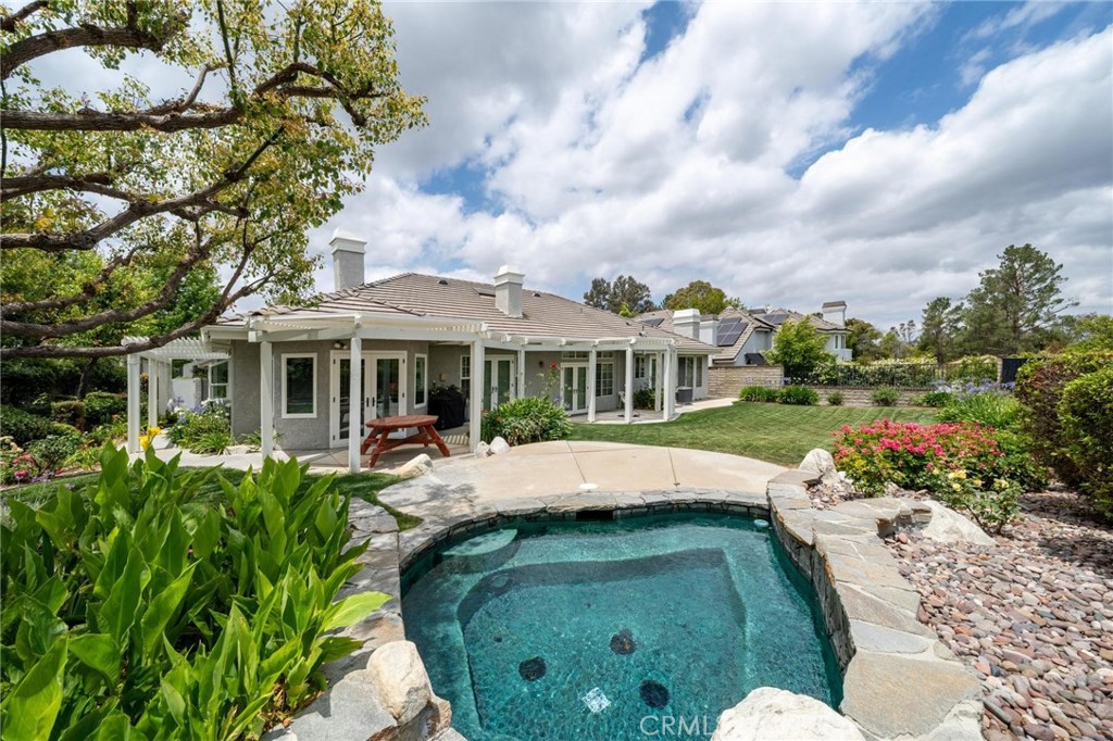 26072 Charing Cross Road Valencia, CA 91355 - Photo 19 of 105