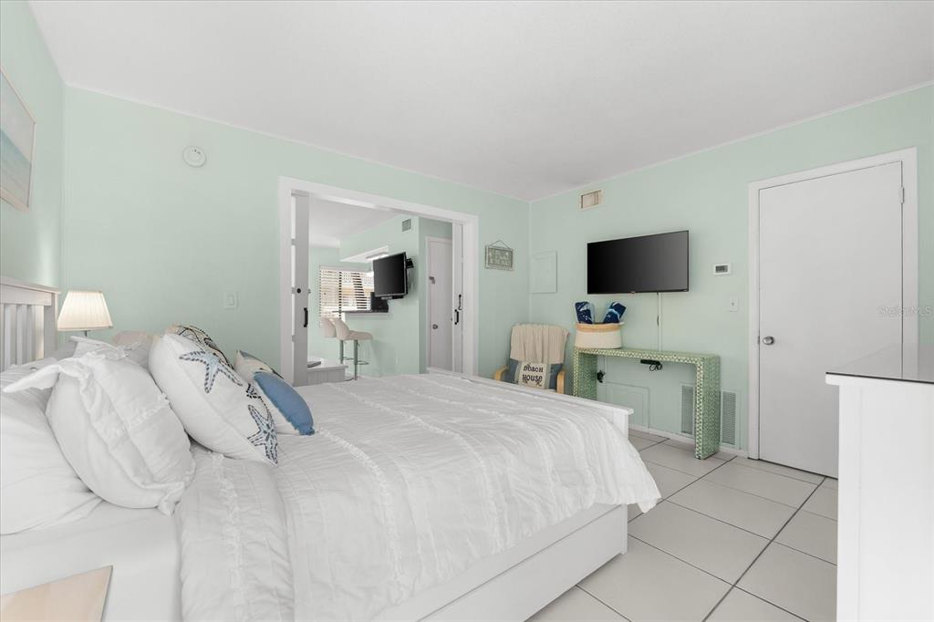 5955 Midnight Pass Road, Unit 4E Sarasota, FL 34242 - Photo 32 of 59 Gallery Image 32