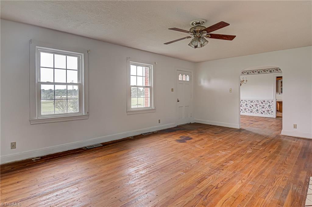 8105 Reynolda Road Tobaccoville, NC 27050 - Photo 5 of 29 Gallery Image 5
