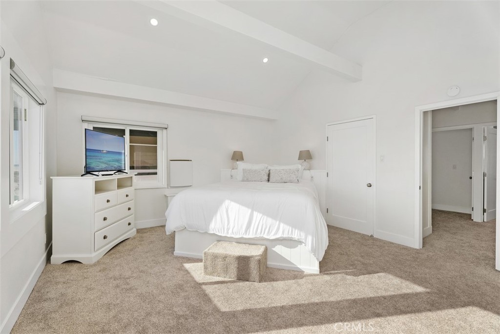 808 West Oceanfront Newport Beach, CA 92661 - Photo 23 of 34 a spacious bedroom with a bed and a flat tv screen