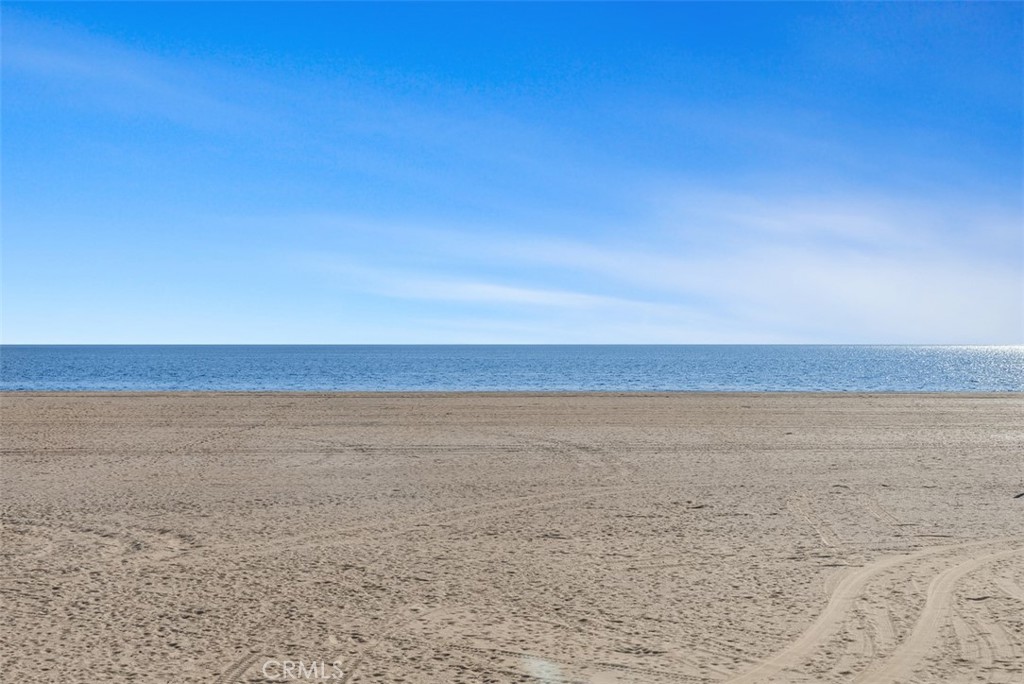 808 West Oceanfront Newport Beach, CA 92661 - Photo 26 of 34 a view of an ocean