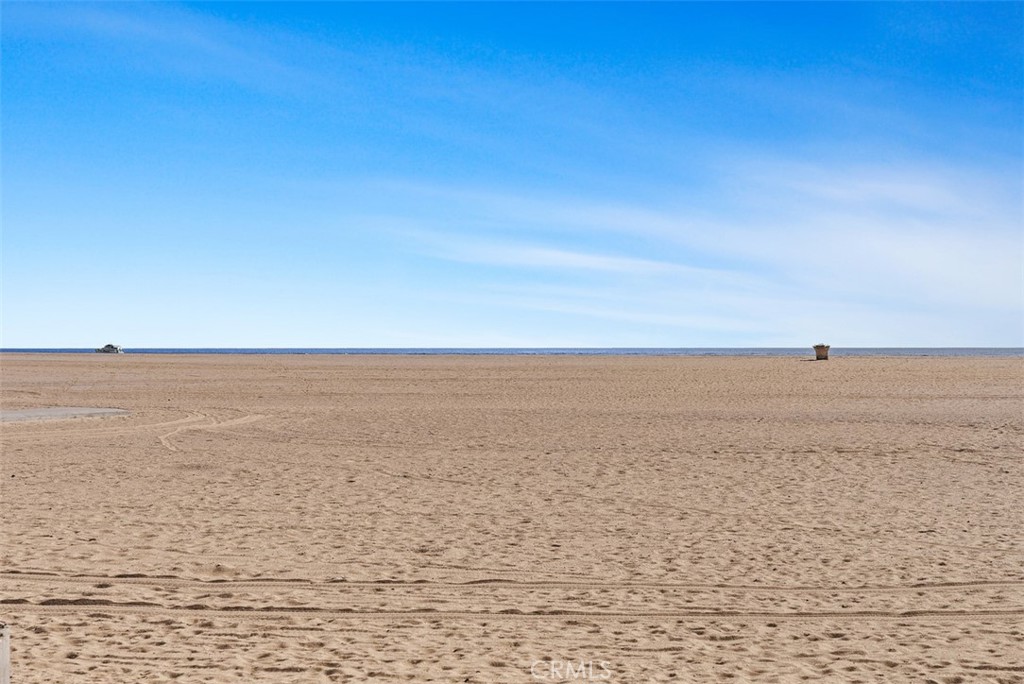 808 West Oceanfront Newport Beach, CA 92661 - Photo 3 of 34 a view of an ocean