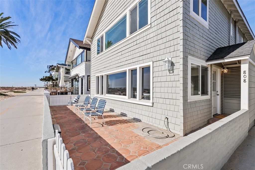 808 West Oceanfront Newport Beach, CA 92661 - Photo 31 of 34 a view of a dinning table and chairs in patio