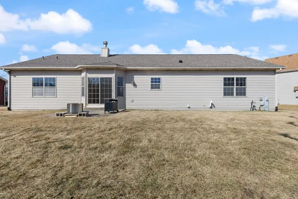 a view of a house with backyard
