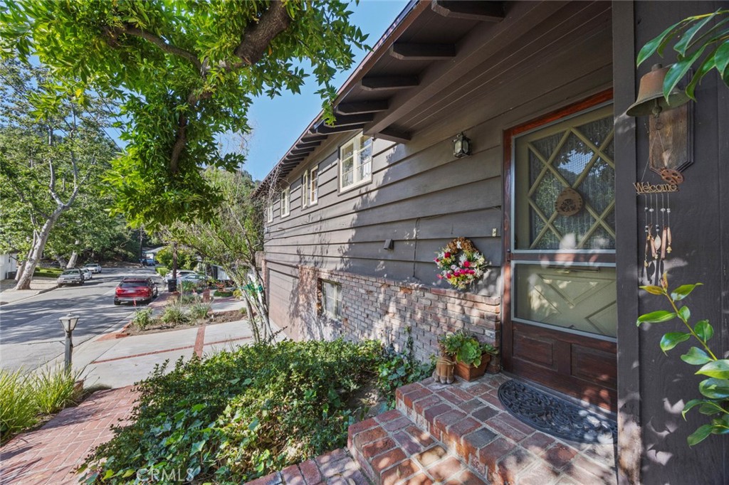 417 Coutin Lane Glendale, CA 91206 - Photo 3 of 20