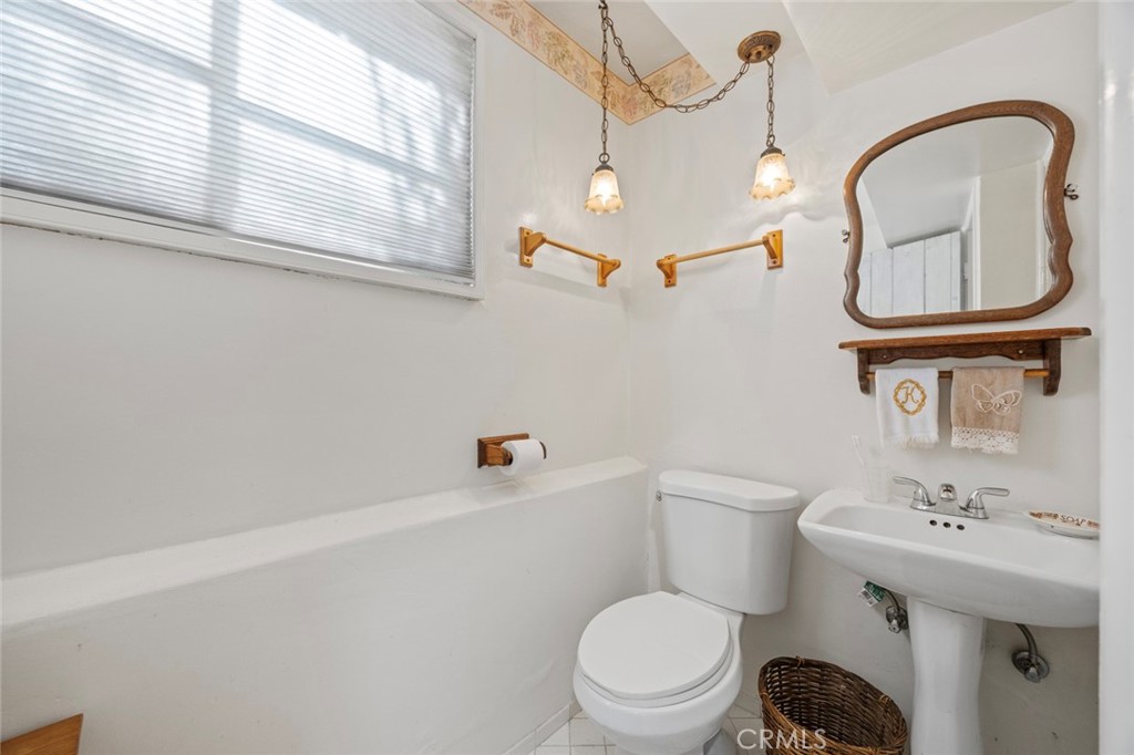 417 Coutin Lane Glendale, CA 91206 - Photo 10 of 20