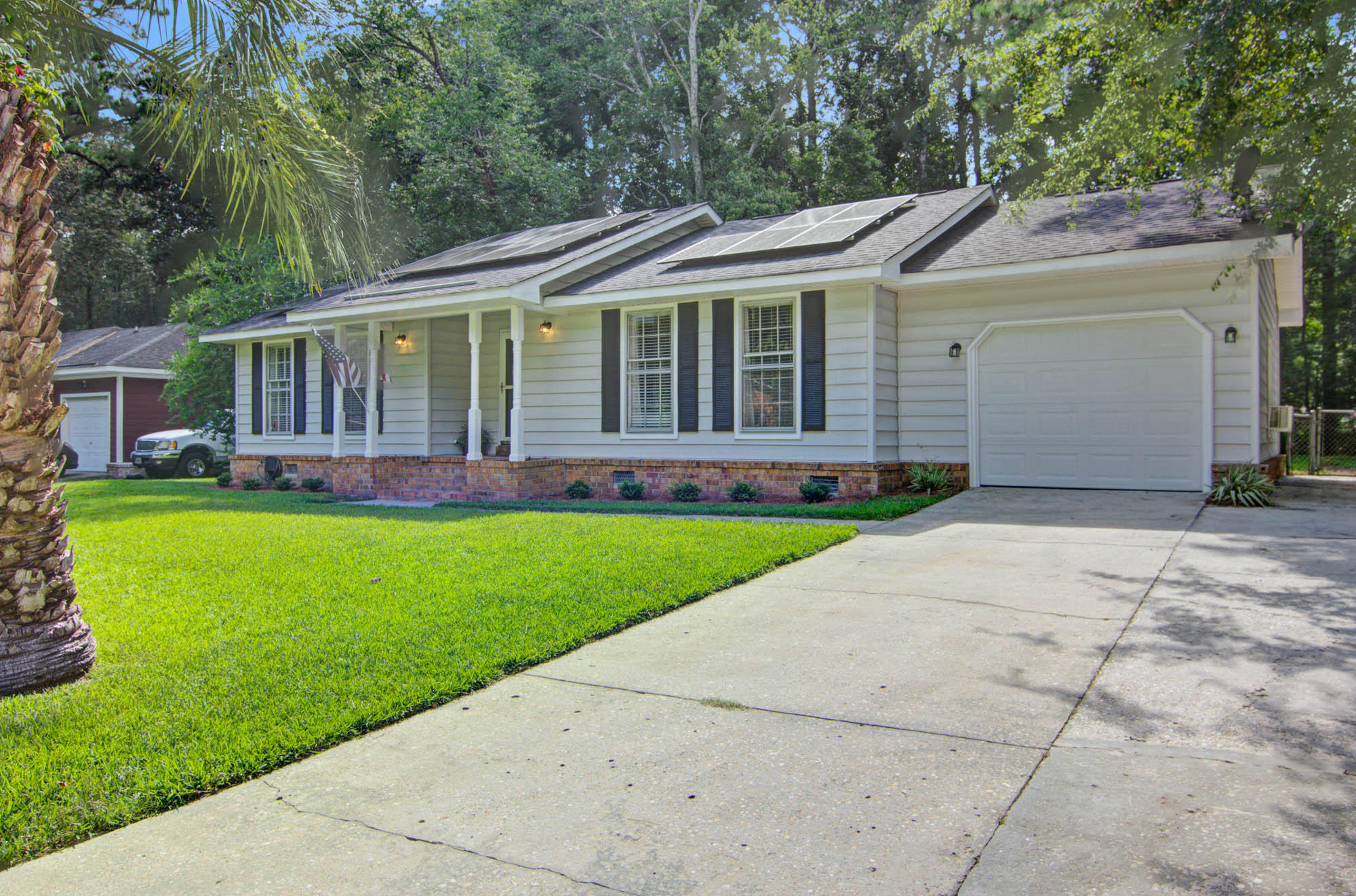 319 Heber Road Summerville, SC 29485 - Photo 3 of 20 319 Heber (3)
