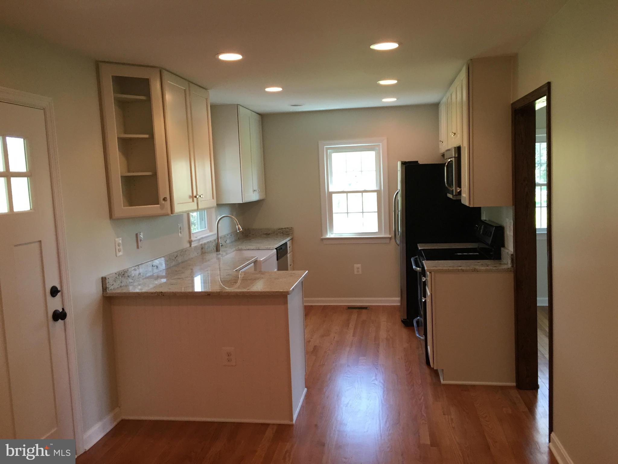 8227 Buckland Mill Road Gainesville, VA 20155 - Photo 10 of 30 Kitchen