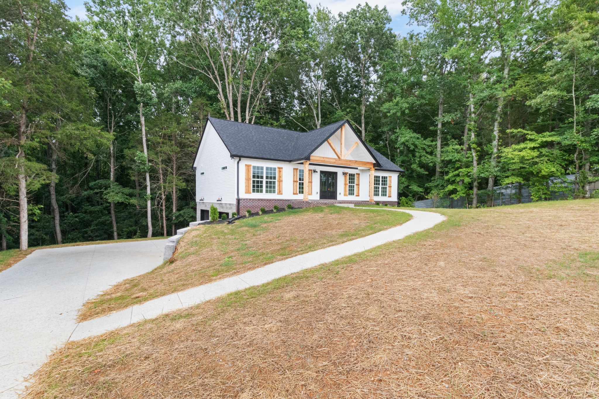 3035 Erwin Road Clarksville, TN 37043 - Photo 4 of 37 Gallery Image 4