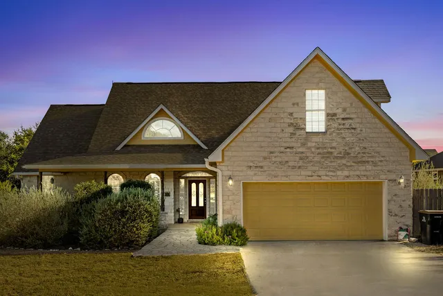 $2,850 | 11 Elmwood Circle, Wimberley, TX 78676