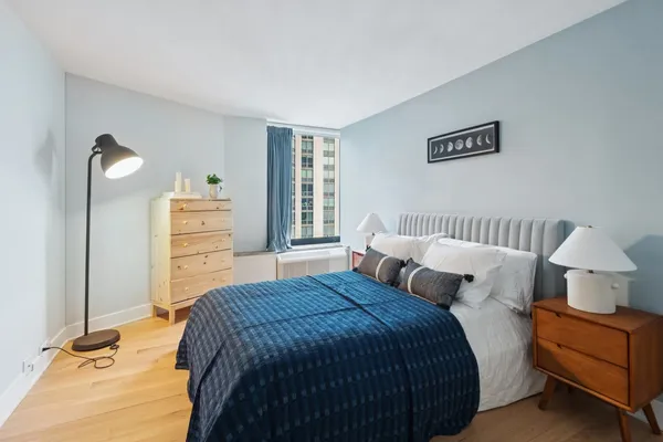 $329,000 | 155 North Harbor Drive, Unit 2205, Chicago, IL 60601
