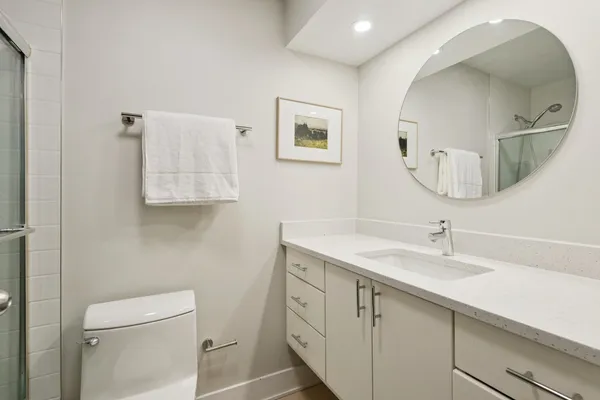 $329,000 | 155 North Harbor Drive, Unit 2205, Chicago, IL 60601
