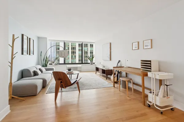 $329,000 | 155 North Harbor Drive, Unit 2205, Chicago, IL 60601