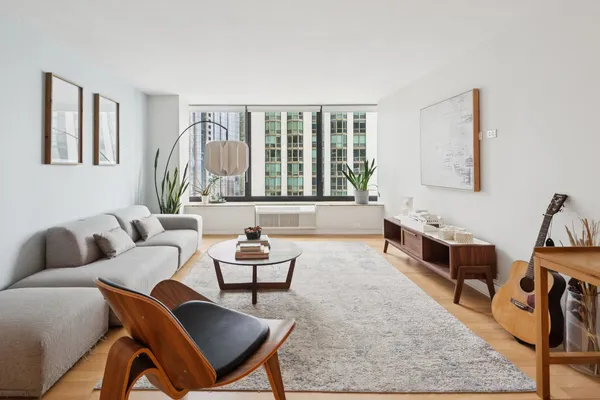 $329,000 | 155 North Harbor Drive, Unit 2205, Chicago, IL 60601