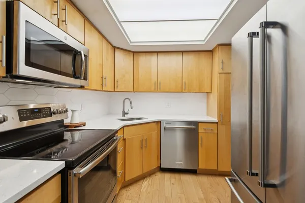 $329,000 | 155 North Harbor Drive, Unit 2205, Chicago, IL 60601