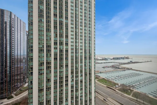$329,000 | 155 North Harbor Drive, Unit 2205, Chicago, IL 60601