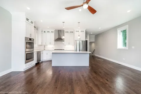 $3,300 | 4317 South Forrestville Avenue, Unit 3, Chicago, IL 60653