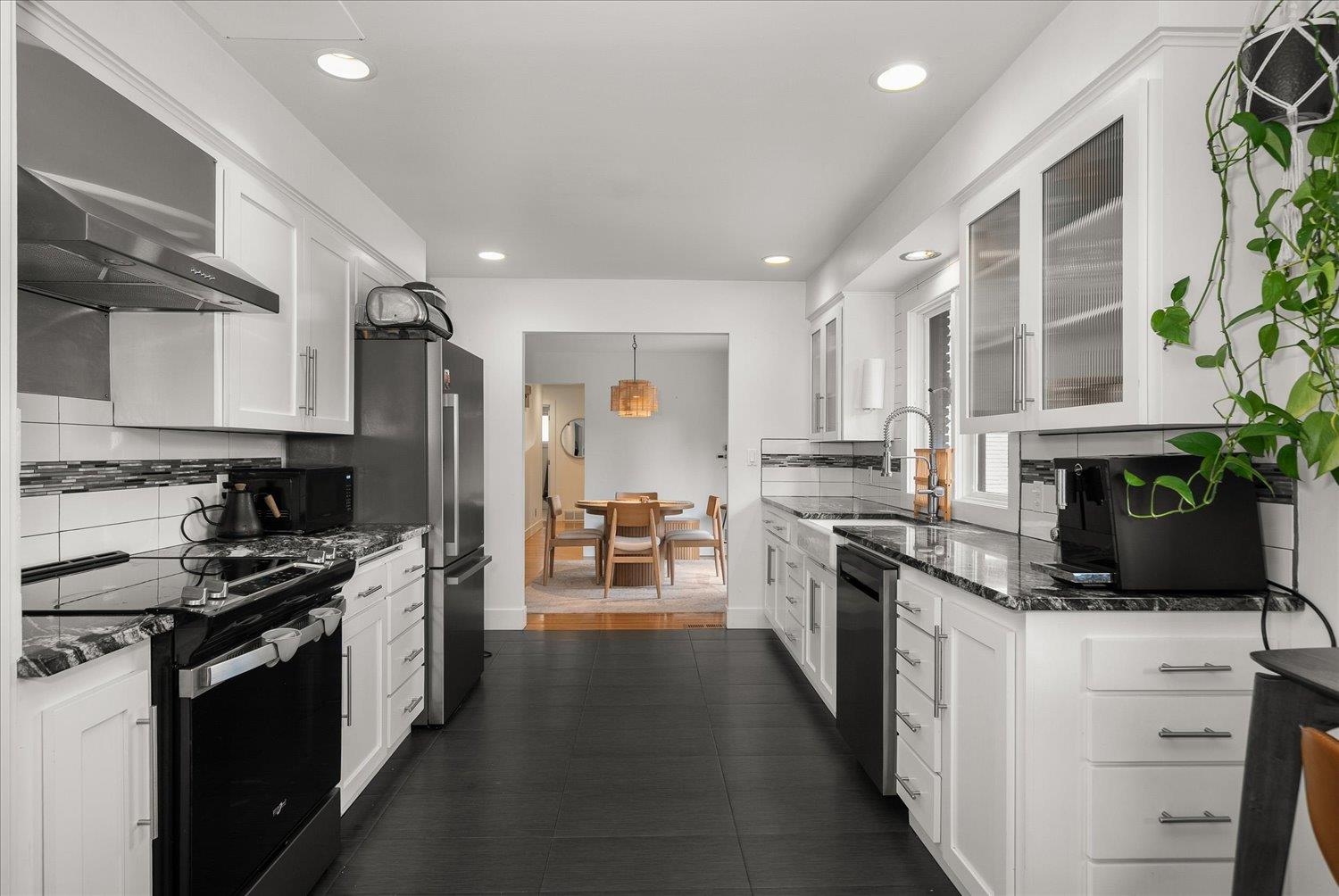 3325 South Bernard Street Spokane, WA 99203 - Photo 12 of 47