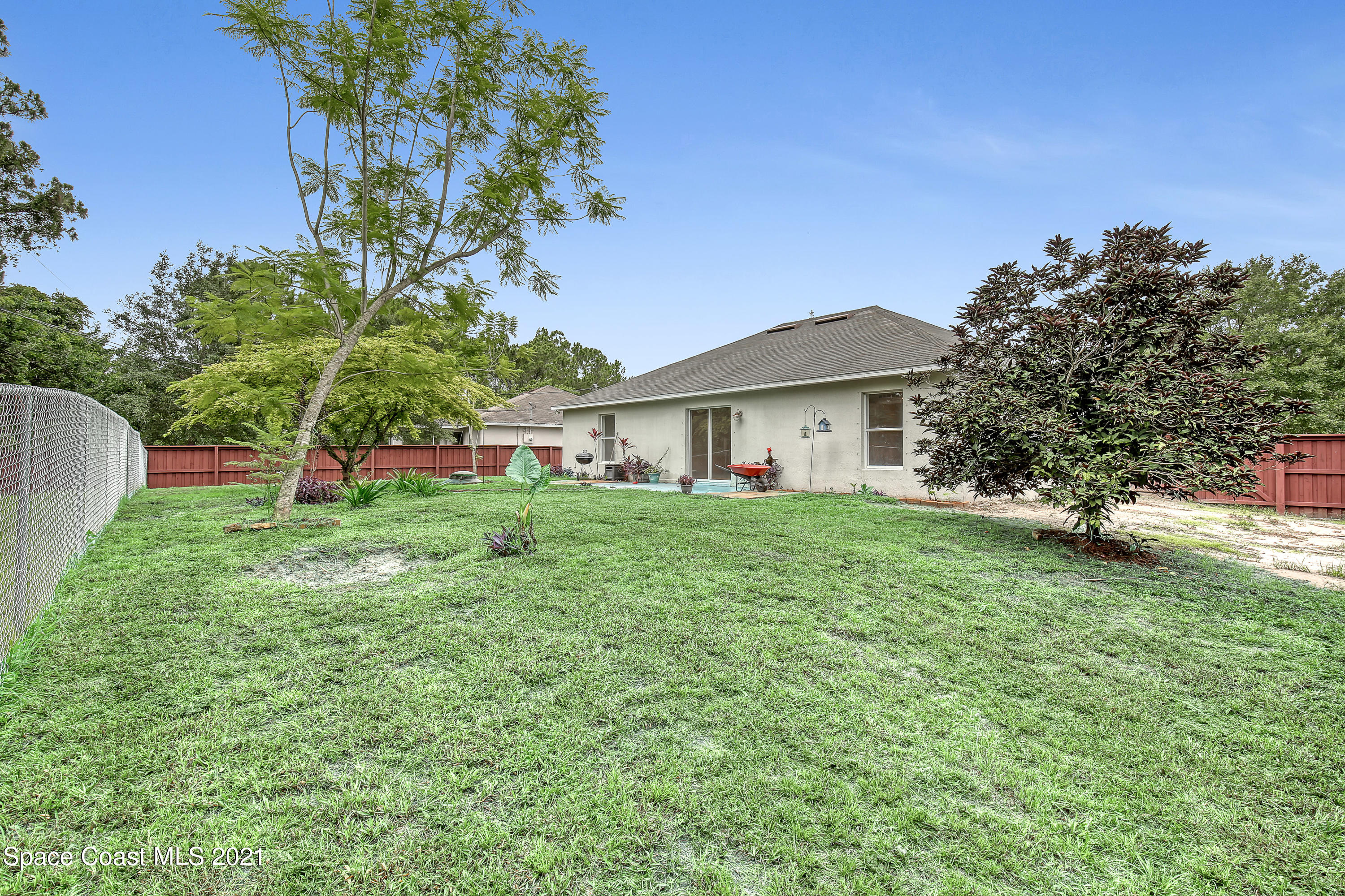261 Gordon Road Northwest Palm Bay, FL 32907 - Photo 22 of 25 a view of a house with a backyard