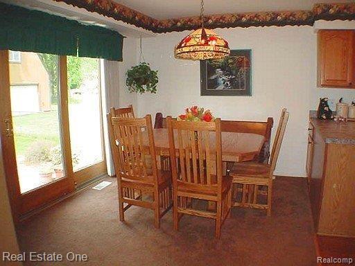 9811 Farmington Road Livonia, MI 48150 - Photo 6 of 24 dining area