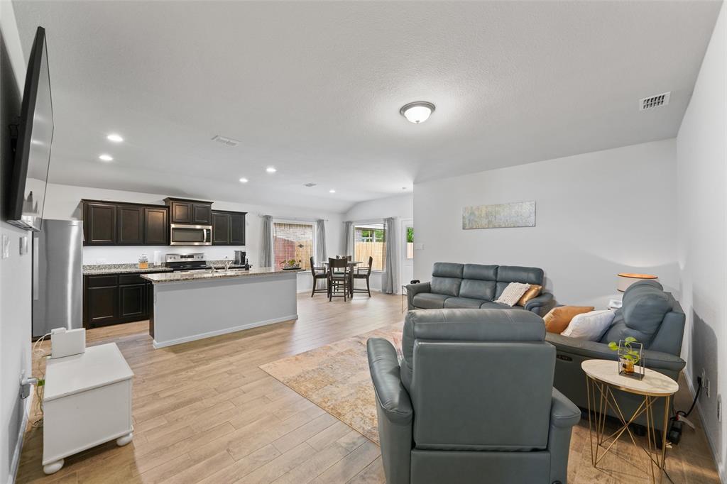 9020 Ridgeriver Way Fort Worth, TX 76131 - Photo 6 of 26 a living room with furniture and kitchen view