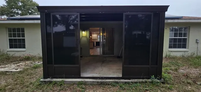 a view of entryway front of house