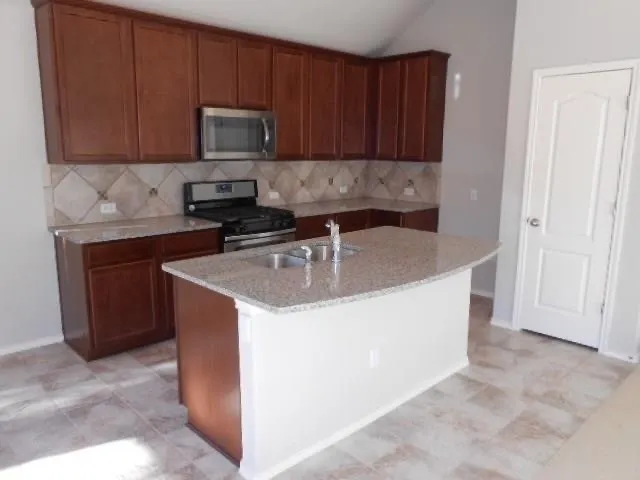 $1,900 | 533 Peregrine Way, Leander, TX 78641