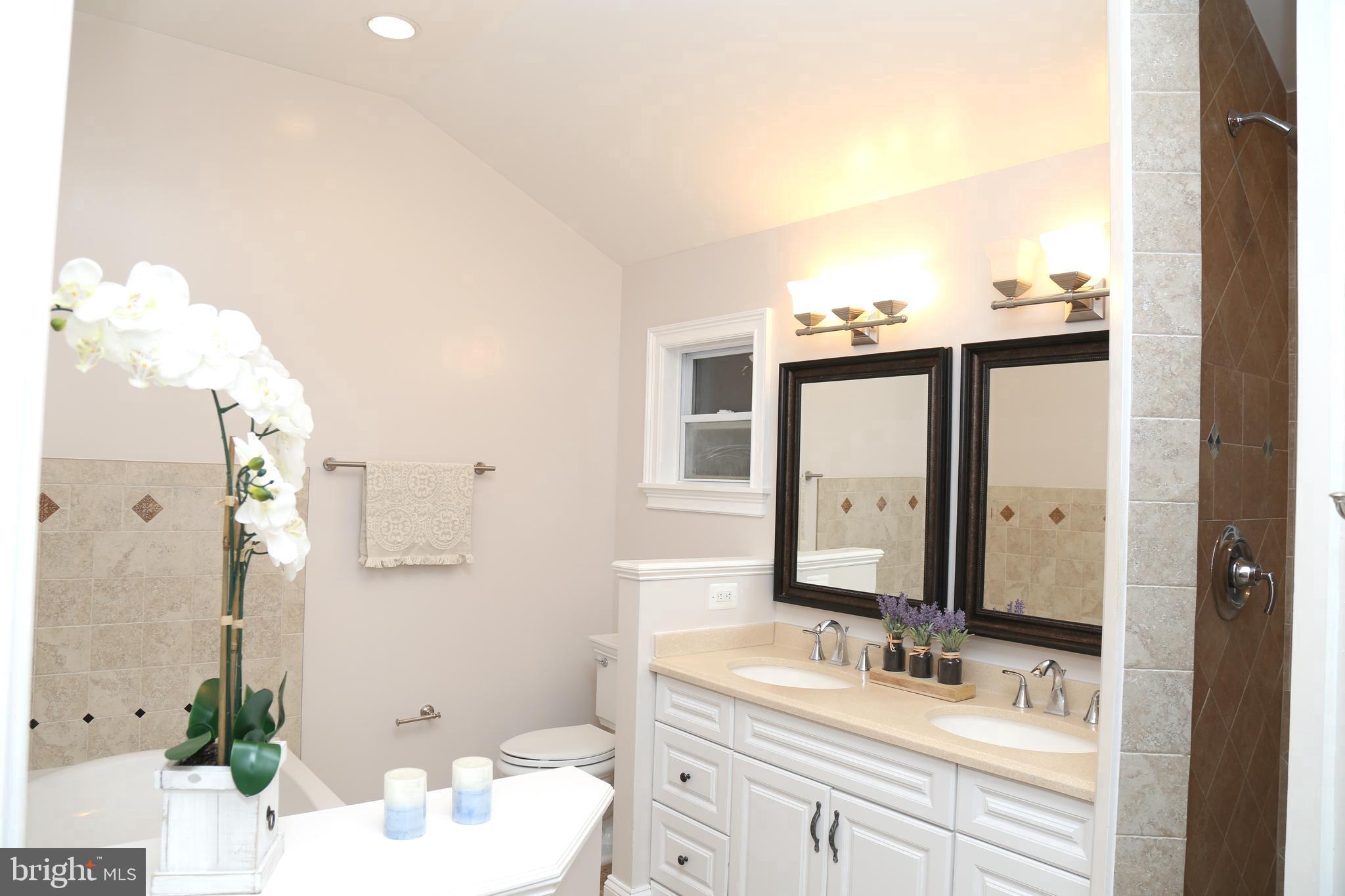 11902 Smithfield Road Manassas, VA 20112 - Photo 17 of 38 Main bathroom