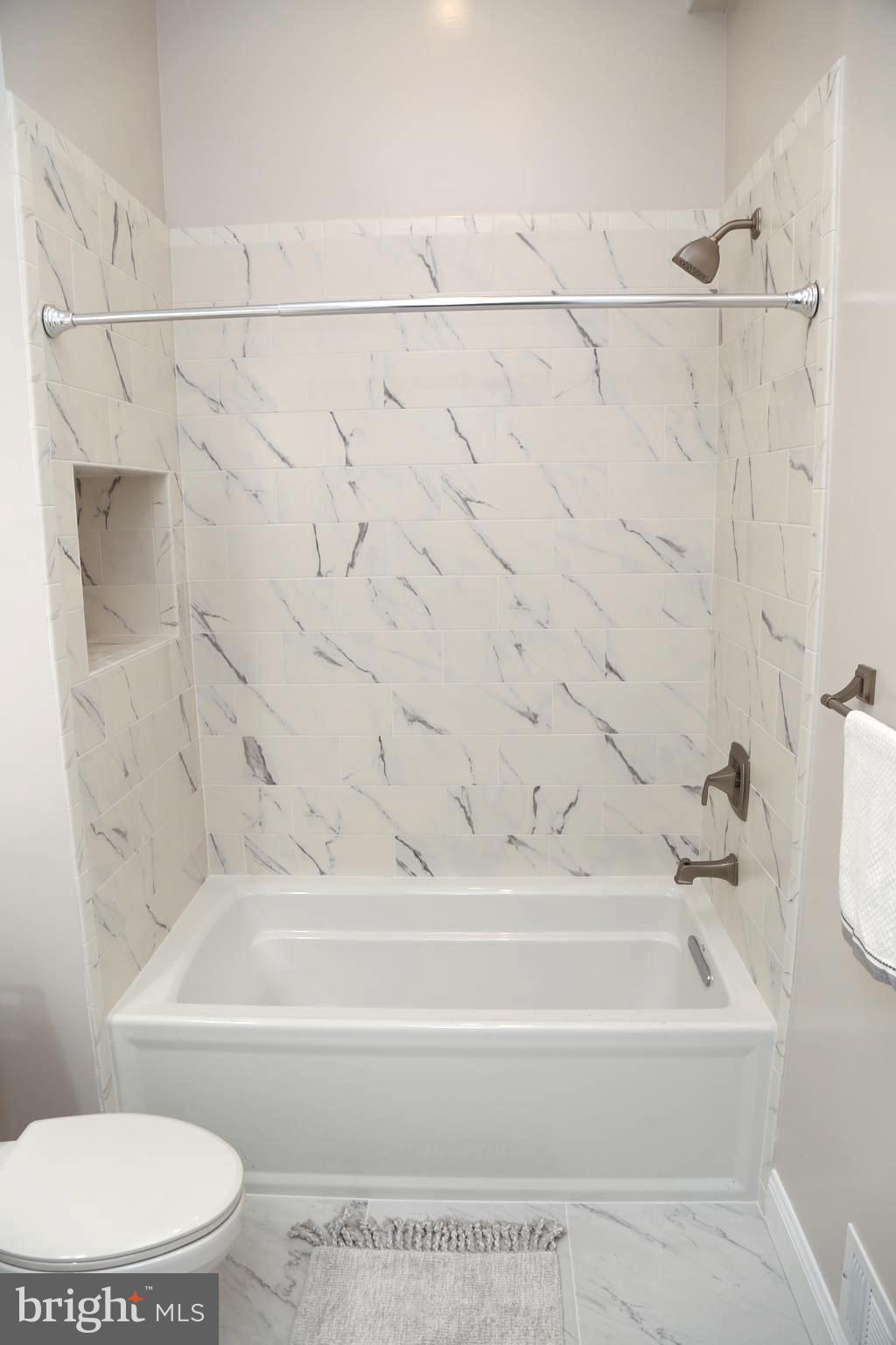 11902 Smithfield Road Manassas, VA 20112 - Photo 24 of 38 Full bathroom 2