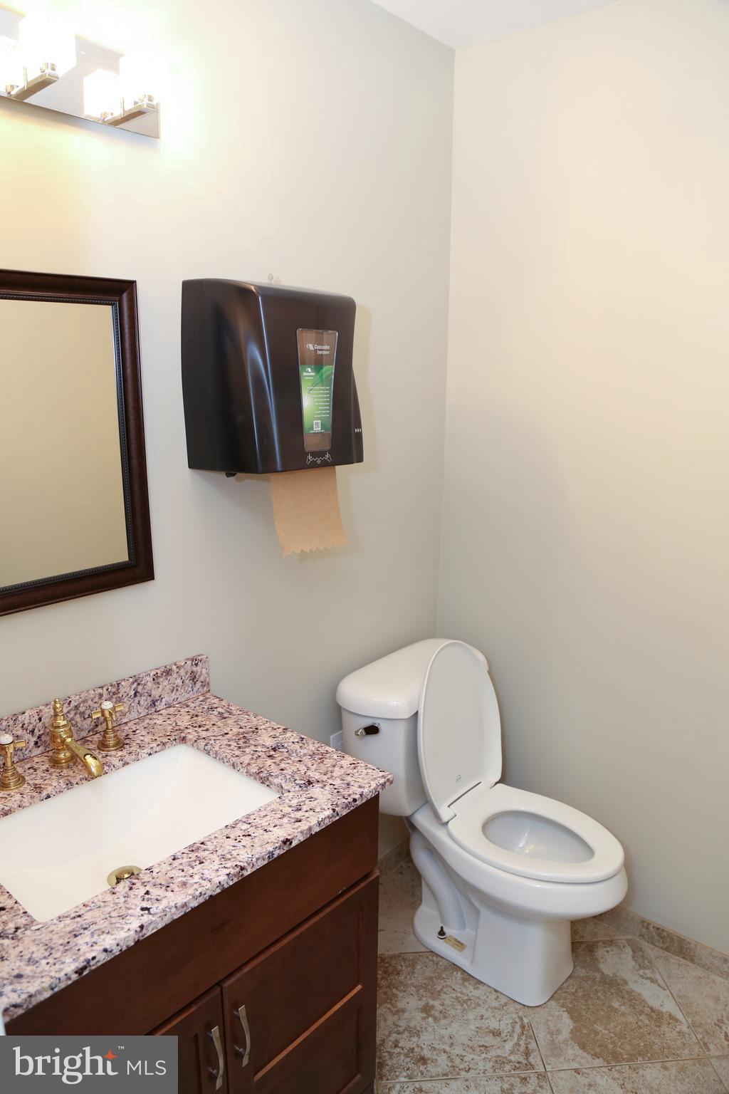 11902 Smithfield Road Manassas, VA 20112 - Photo 35 of 38 Half bathroom