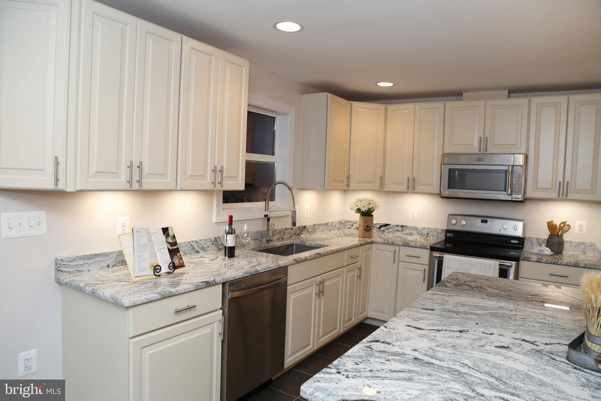 11902 Smithfield Road Manassas, VA 20112 - Photo 7 of 38 All New stainless steel Appliances